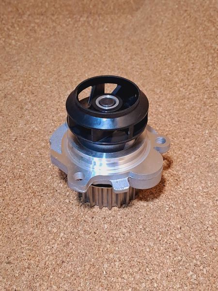 Помпа (насос водяний) Faw Besturn B50, Фав Бестурн Б50 FAW Besturn B50  L06A121011QH фото