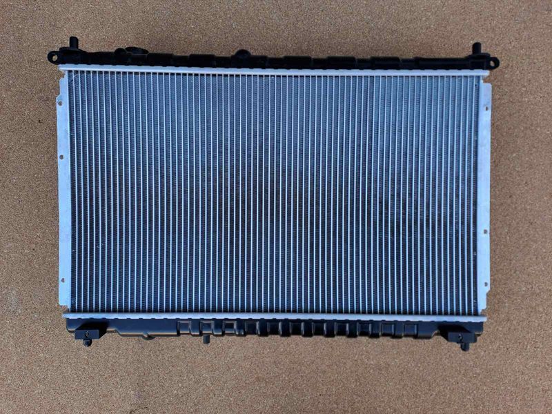 Радіатор охолодження двигуна АТ MG 5 Morris Garages, МЖ МГ 5 Моріс Моріс Гараж 50016401 фото