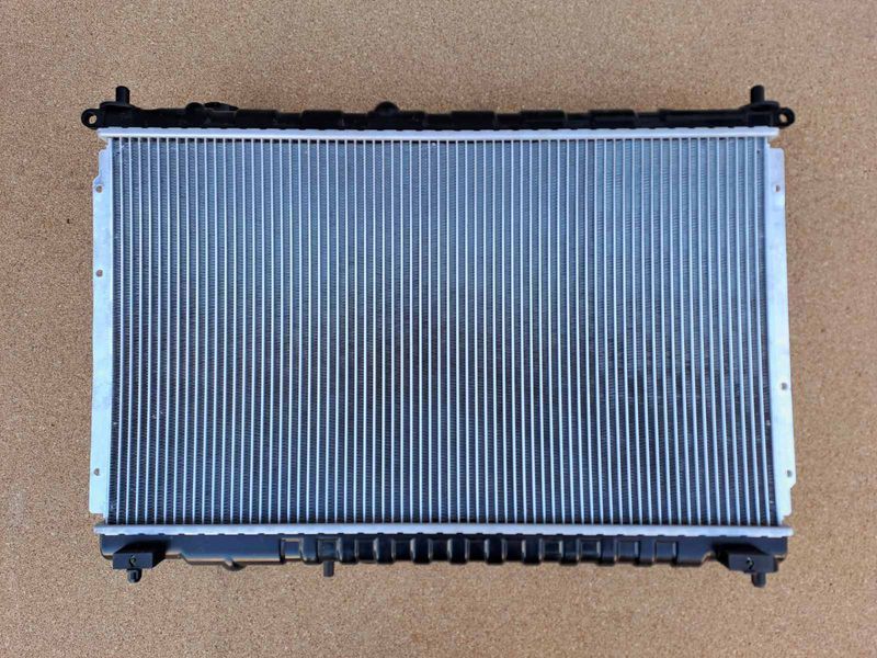 Радіатор охолодження двигуна АТ MG 5 Morris Garages, МЖ МГ 5 Моріс Моріс Гараж 50016401 фото
