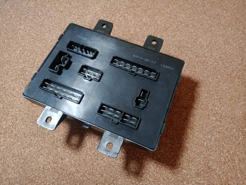 Блок запобіжників в зборі  SMA Maple C31, C51, C52, C81, R80, СМА SMA3722100B1 фото