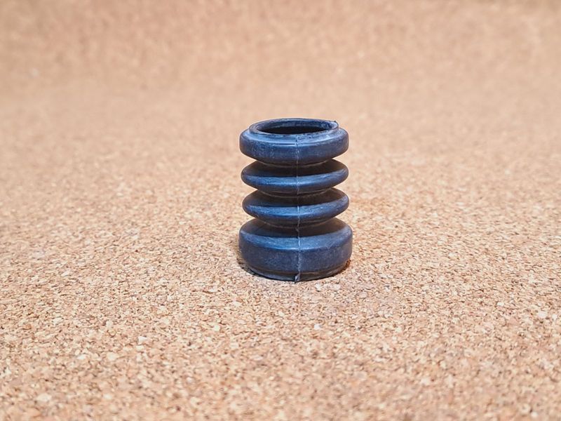 Пыльник направляющей переднего тормозного суппорта SMA Maple C51, C52, C81, R80, СМА Мапл С51, С52, С81, Р80 SMA3501123 фото