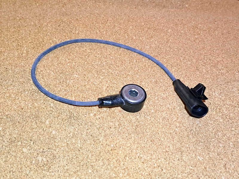 Датчик детонации двигателя Hyundai Sonata Santa Fe  ix35 Tucson Elantra Kia Sportage Optima Sorento Magentis Хюндай Соната Санта Фе Туксон Елантра Кіа Киа Спортаге Соренто Оптіма Оптима Маджентіс  392502G100 фото