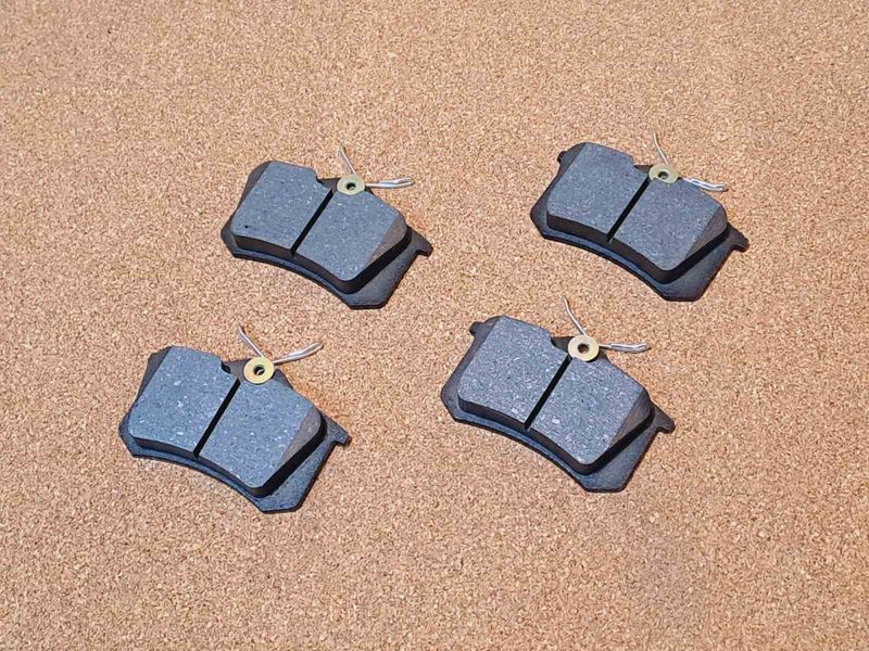 Колодки тормозные задние VW Volkswagen Beetle&nbsp;Bora&nbsp;Caddy Golf Jetta Passat Vento Variant Polo Lupo Фольксваген Жук Бора&nbsp;Гольф Джетта Поло Варіант Пассат Кадди Кадді Венто Лупо 4H0 615 121 H.2 фото