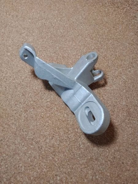 Кронштейн подушки двигуна лівої 1,6 л  Chery Amulet, Чері Амулет A11-1001211 фото