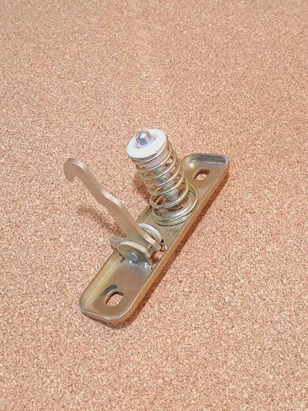 Замок капота (верхняя часть) Chery Amulet Чери Амулет A11-8402050 фото