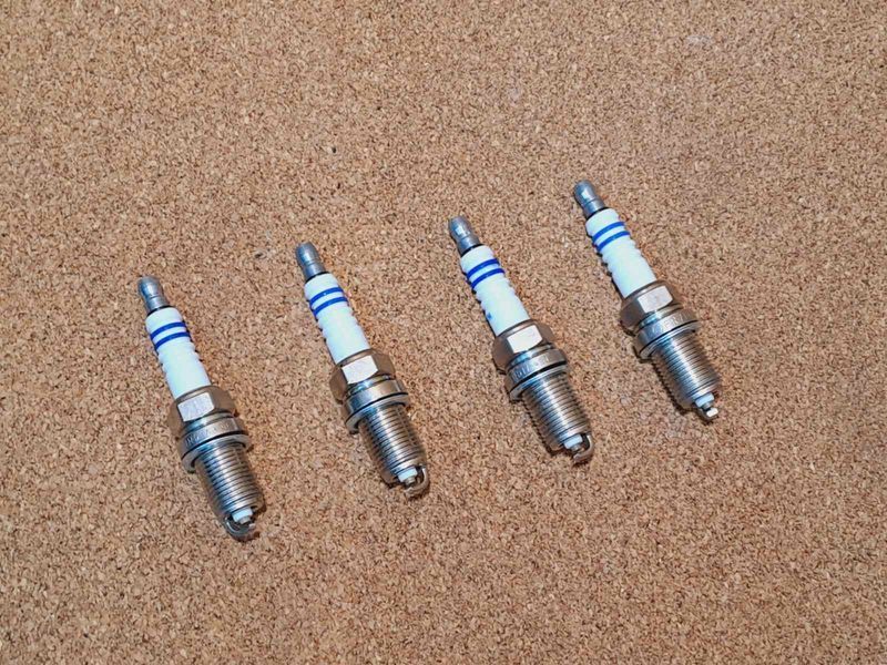 Свічки запалювання BOSCH MG 550 Morris Garages, Морис Гараж 550 МЖ 550 NLP000130\1 фото