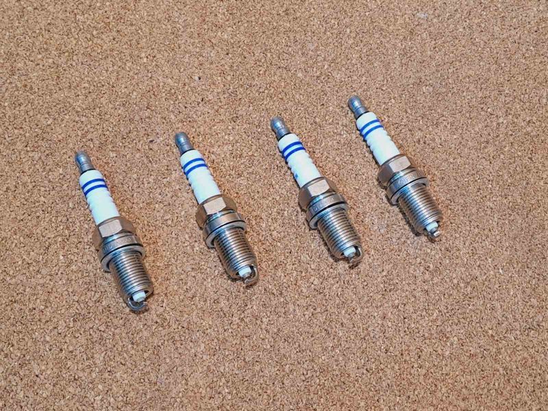 Свічки запалювання BOSCH MG 550 Morris Garages, Морис Гараж 550 МЖ 550 NLP000130\1 фото