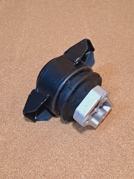 Подушка (опора) двигуна задня права VW Volkswagen Passat Golf Jetta Corrado Фольксваген Гольф Джетта Пассат Коррадо 86-96  535 199 262 фото