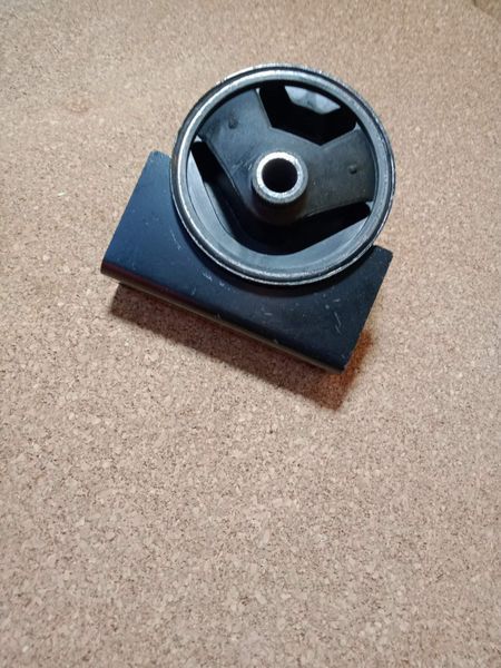 Подушка (опора) двигателя левая SMA Maple C51, C52, C81, R80 СМА Мапл С51, С52, С81 Р80 SMA1001310 фото
