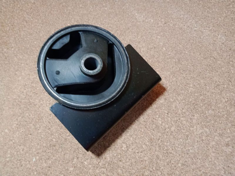 Подушка (опора) двигателя левая SMA Maple C51, C52, C81, R80 СМА Мапл С51, С52, С81 Р80 SMA1001310 фото
