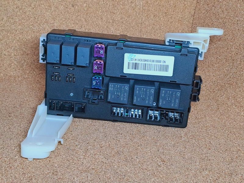 Блок запобіжників  Джили SL СЛ Geely SL, Джили СЛ, Джилі СЛ 1067010046.1 фото